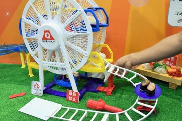 地上を回る寿司はもう古い!空中で縦の回る「寿し大観覧車」が登場! 画像