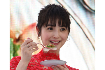 佐々木希、結婚を祝福され照れ笑い!家庭料理では「彩も勉強中」 画像