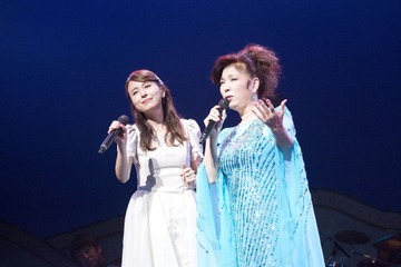 八代亜紀のコンサートにMay J.がゲスト出演！デュエットソングに会場盛り上がり 画像