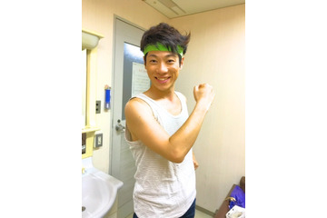 横山だいすけが ”サンシャイン横山” を思わせるタンクトップ姿を披露 画像