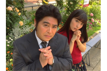 石川恋、皆川猿時とかわいらしい「ぶりっ子ポーズ」や「おねだりポーズ」を披露! 画像