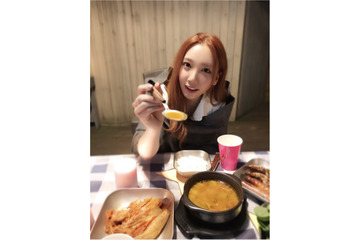 ざわちん、“彼女とデートなう”写真の第2弾は“あ~ん”ショット! 画像