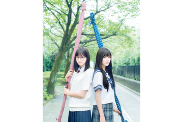 乃木坂46西野七瀬&生田絵梨花、双子コーデグラビアを披露! 画像