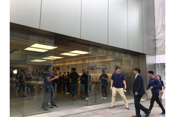 ついにiPhone 8/8 Plus発売!銀座Apple Store前には60人の行列 画像