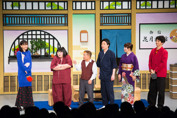 新垣結衣と瑛太が吉本新喜劇にサプライズ出演！会場は本人たちも驚きの大歓声に 画像