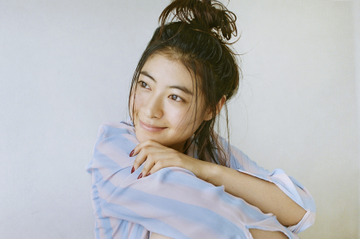 瀧本美織の飾らない魅力が詰まったカレンダー発売!メイキング映像も 画像