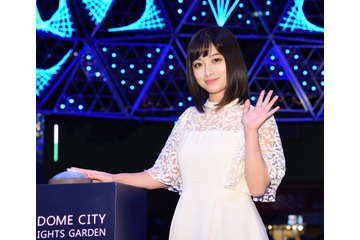 橋本環奈、初のイルミ点灯式に登場!今年の“マイ流行語”は「鼻ほじ」 画像