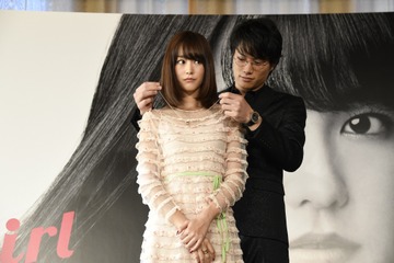 桐谷美玲、鈴木伸之にネックレスを後ろからつけてもらい緊張！「とてもドキドキしました」 画像
