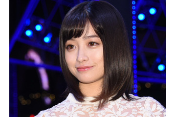橋本環奈、地元福岡で婦人警察に!「捕まえて下さい」の声 画像