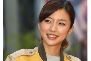 真野恵里菜、9冊目となる写真集発売決定!下着姿のセクシーカット公開 画像
