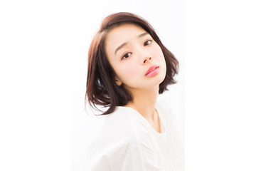 岡田紗佳、トレカで圧巻のボディライン披露!メイキングムービーも公開 画像