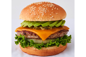 フレッシュネスバーガーから新商品!「クラシックアボカドバーガー」にレッドチェダーチーズをサンド 画像