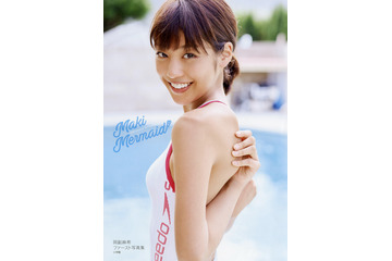 岡副麻希、貴重なビキニ姿披露!初の写真集発売決定! 画像