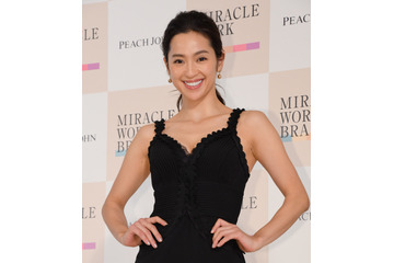 中村アン、キャミソール姿の美ボディで報道陣を魅了 画像