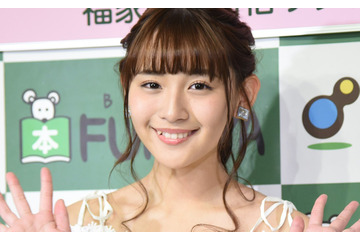 浅川梨奈、Twitterフォロワーが10万人に！制服ショットも公開 画像