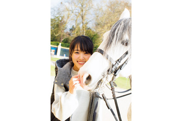 欅坂46キャプテン・菅井友香の1st写真集が発売決定!水着やランジェリー姿も披露 画像