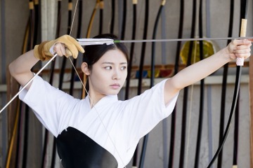 古畑星夏、弓道着姿で視聴者のハートを射抜く!『半分、青い。』で朝ドラデビュー 画像