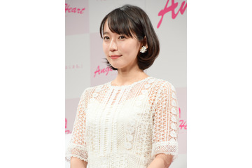 吉岡里帆、胸元チラリなセクシーワンピースでファン魅了 画像