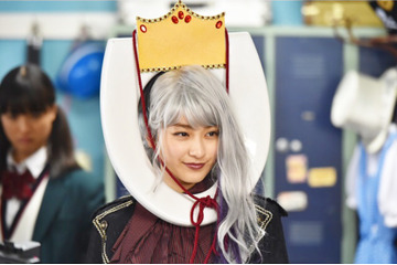 平祐奈、銀髪に便器をかぶる衝撃の姿公開! 画像