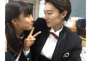 大友花恋、タキシード姿の高月彩良との2ショット公開!「私の心はドキドキしておりました」 画像