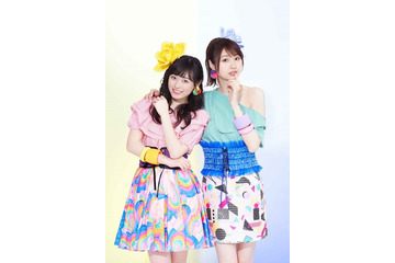 福原遥×戸松遥がキュートに歌う、踊る！ コラボシングル「It’s Show Time!!」MV公開 画像