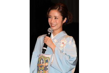 上戸彩、“5日間しか着られない”艶やかなの着物姿を披露!「贅沢ですよね~」 画像