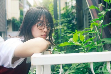 主演映画の公開を控える若手女優・南沙良がメガネグラビアを披露！ 画像