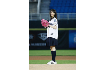 乃木坂46・齋藤飛鳥、台湾で初の始球式!野茂英雄のトルネード投法を披露 画像