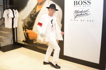 ISSA、マイケル・ジャクソンスタイルでムーンウォーク披露! 画像