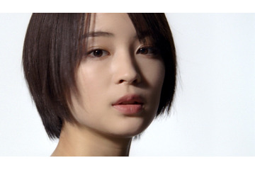 広瀬すずがクールなミニスカ衣装で「バキュン」と狙い撃ち!新CMが公開 画像