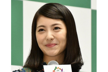 浜辺美波、ショートカット復活にファン悶絶！「まぶしい」「めっちゃ可愛い！」 画像