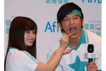田中圭、橋本環奈の「あ~ん」にご満悦! 画像