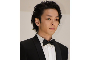 中村倫也、『しゃべくり』での白塗りメイク衝撃ショットをSNSに投下! 画像