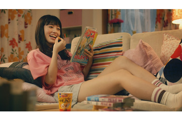 逢田梨香子、部屋着姿でおねだり 画像