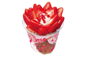 サーティワン、生いちごがたっぷりのった「フレッシュストロベリーサンデー」を期間限定発売 画像