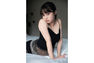10代最後で魅せるセクシーなカットも!橋本環奈のセカンド写真集『NATUREL』が発売 画像