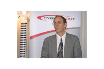 悪化するコンピュータセキュリティ環境、ハードやソフトでなく「知識」で対応すべき —Cybertrustピーター・ティペット氏 画像