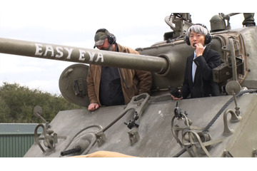 元NHKアナウンサー・登坂淳一、戦車砲で過去の自分と決別！“ある物”を爆破することに…… 画像