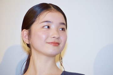 福地桃子、初主演映画舞台挨拶に緊張「ドキドキしてこの場所に立っている」 画像