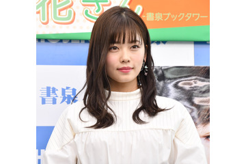 小芝風花、2nd写真集が増刷……下着&水着姿披露は「ワクワクの方が大きかった」と告白 画像