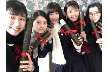 桜田ひより、白石聖・小野莉奈らとの