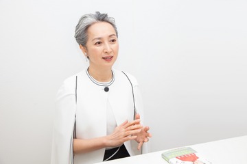 【インタビュー】“グレイヘア”が話題の近藤サト「男性こそグレイヘアがカッコいい!」 画像