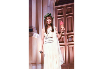 倉木麻衣、ギリシャアテネ風衣装でイベント登場 画像
