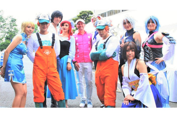 海外の人気コスプレイヤー達が東京タワーに集結!“海ごみ拾い”を呼び掛け 画像