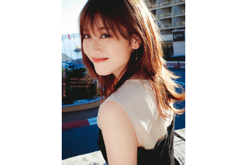 初の水着姿も収録...欅坂46・守屋茜の1st写真集がオリコン「写真集」ジャンルで1位に 画像