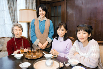 主演は中谷美紀!女性4人の共同生活を描くドラマ『あの家に暮らす四人の女』 画像