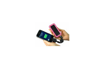 iPodや携帯などを充電できるソーラーパネル搭載の充電器——カラーは7色 画像