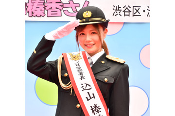 AKB48込山榛香が一日警察署長に就任、凛々しい制服姿に「引き締まります」 画像