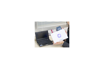 2.5型HDD/SSDやUSB機器を接続して拡張できるミニノートPC用冷却台 画像
