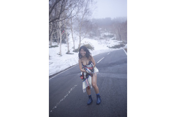 大原優乃、雪山で水着に!写真集重版決定で未公開カット公開 画像
